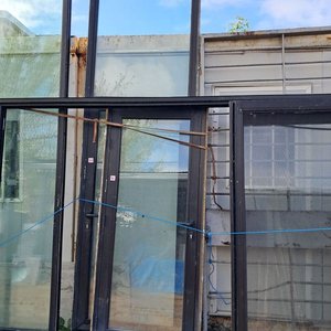 Lote siguiente: Puerta Vidriada DVH Aluminio Negro con Mampara Fija Superior