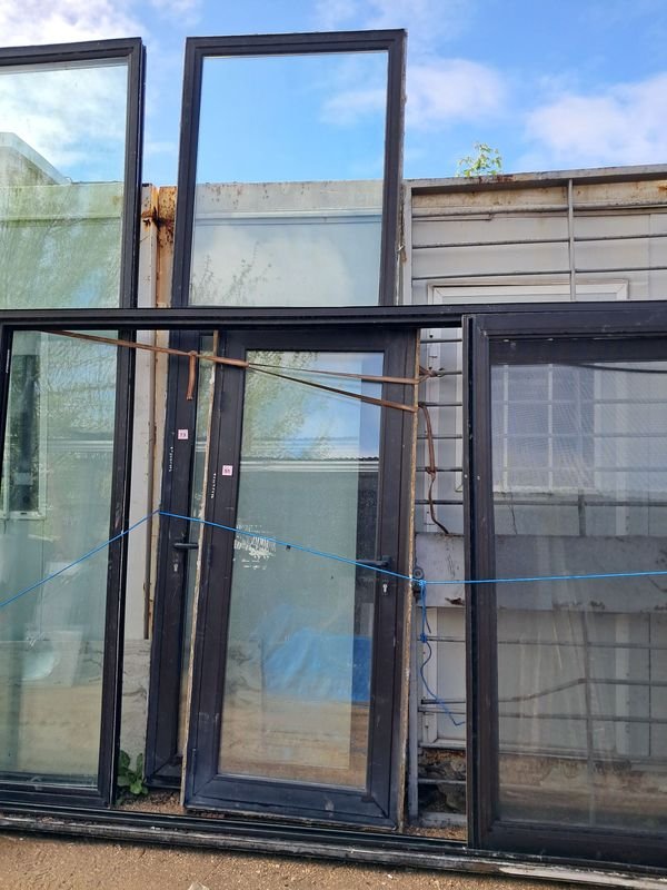 Puerta Vidriada DVH Aluminio Negro con Mampara Fija Superior