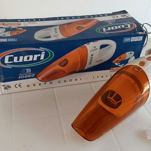 Aspiradora de mano eléctrica Cuori, funcionando - imagen 2