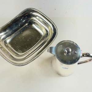Dos piezas en metal, centro de 24 x 20 cm y cafetera de 12 cm - imagen 2