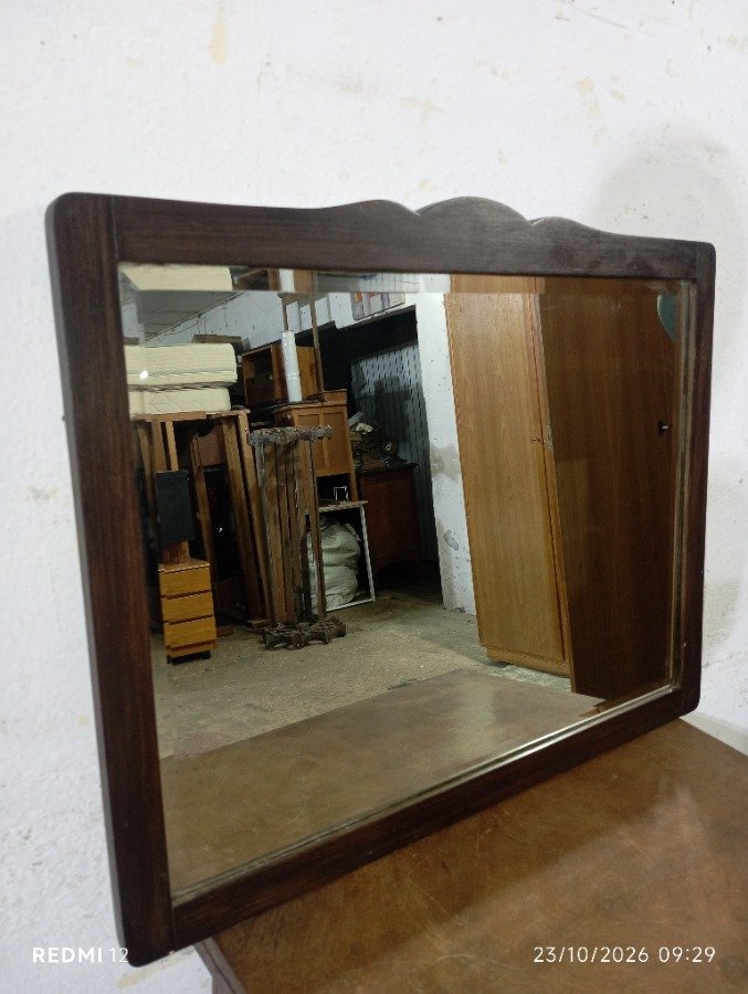 Espejo Rectangular con Marco de Madera Oscura y Bisel