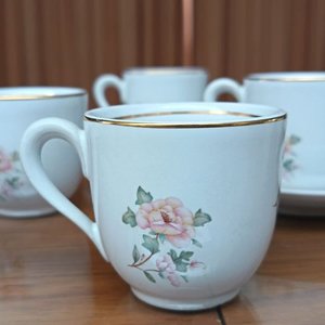 Juego de Porcelana Olmos con Rosas Rosadas y Filete Dorado - imagen 11