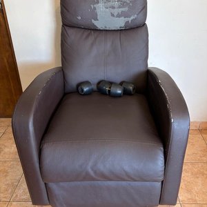 Lote anterior: Poltrona Reclinable de Cuero Marrón con Base de Madera