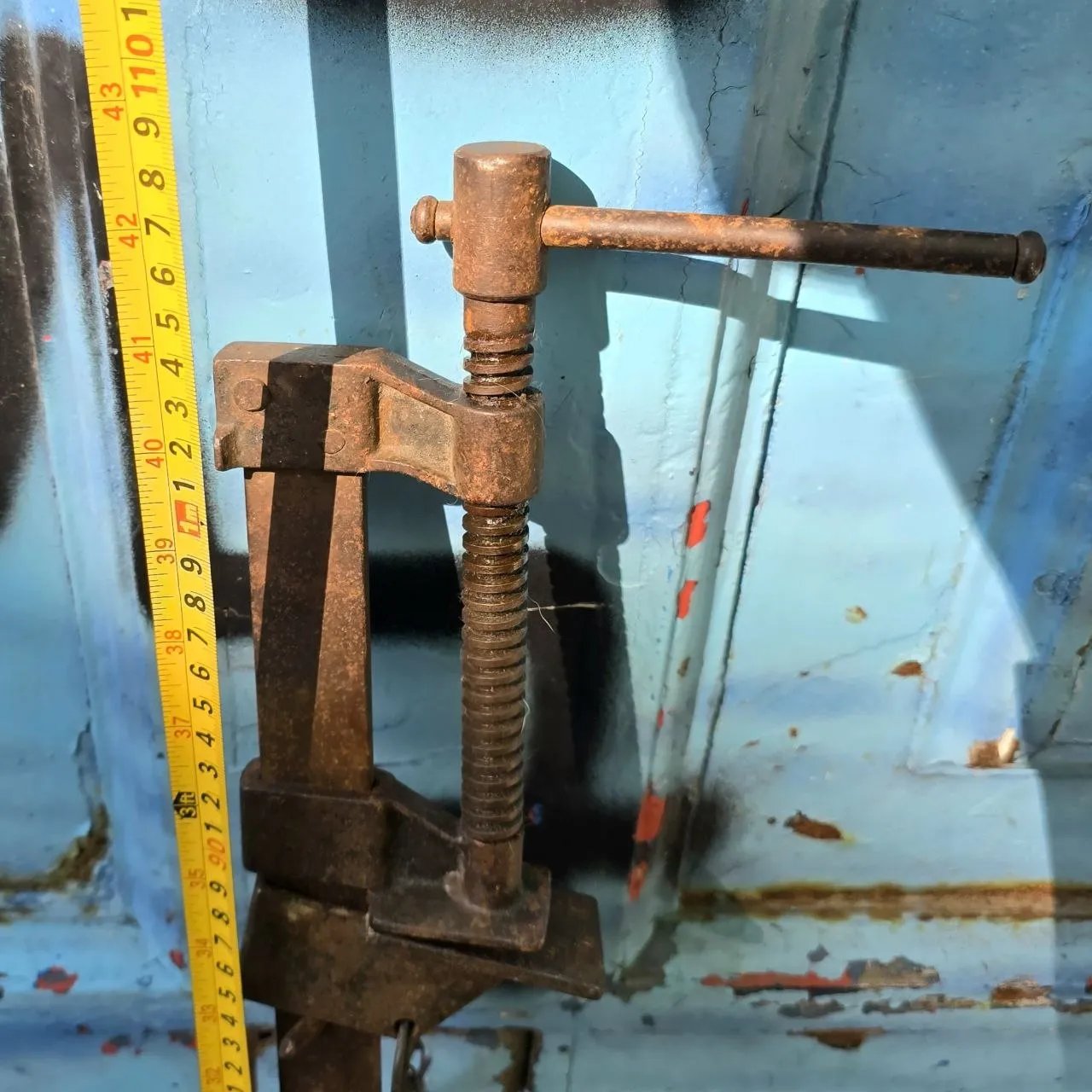 Rusty Clamp y Accesorios en Mal Estado - imagen 3