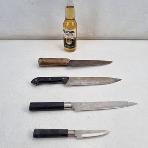 Lote siguiente: Set de 4 Cuchillos de Cocina con Mangos Variados y Marca Palermo