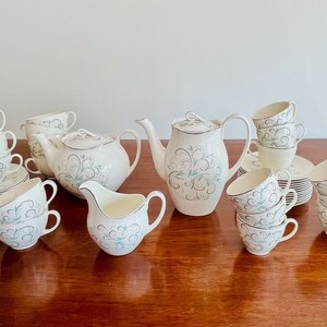 Lote siguiente: Juego de Té y Café Johnson Bros para 9 Personas en Loza Inglesa