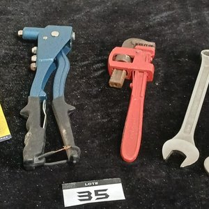 Lote de Herramientas: Remachadora, Llave Stillson, Llaves Fijas y Mandril - imagen 1