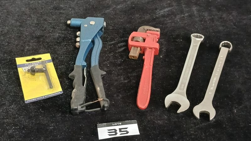 Lote de Herramientas: Remachadora, Llave Stillson, Llaves Fijas y Mandril