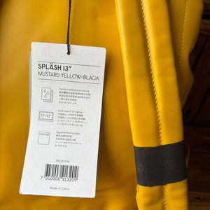 Mochila Amarilla Gastón Luga Splash 13" Impermeable - imagen 4
