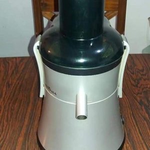 Juguera con vaso y separador de pulpa Britania completa - imagen 4