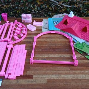 Casa de Muñecas "Dream House" Little World con Pupitre Infantil Rosa - imagen 5