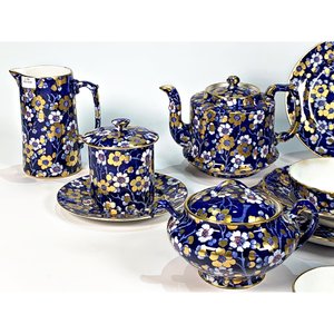 Juego de Té y Lunch de Loza Inglesa Azul con Flores Doradas - imagen 4