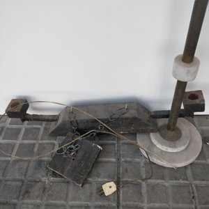 Lámpara de Pie en Bronce y Mármol + Colgante Rústico de Madera - imagen 4