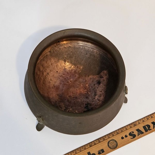 Gran olla de cobre con patas de bronce para venta - imagen 3