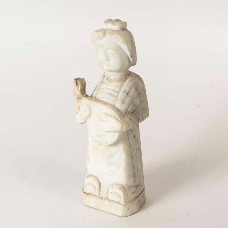 Lote siguiente: Figura marmolina oriental, dama con avería