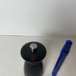 Pimentero Clásico Negro de Madera con Mecanismo Metálico - imagen 3