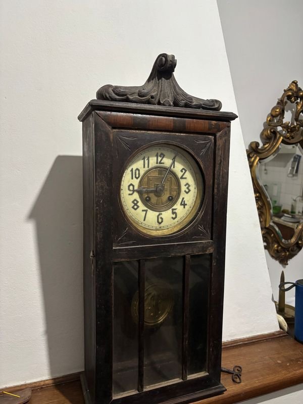 Reloj de Pared Antiguo a Péndulo con Caja de Madera Tallada