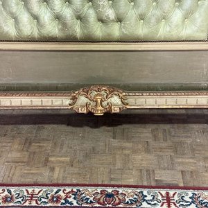 Cama Clásica Estilo Luis XV con Tapizado Capitoné Verde - imagen 8