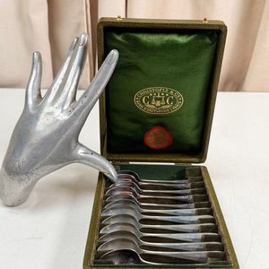 Lote siguiente: Juego de 12 Cucharas Christofle Alpaca en Estuche Original