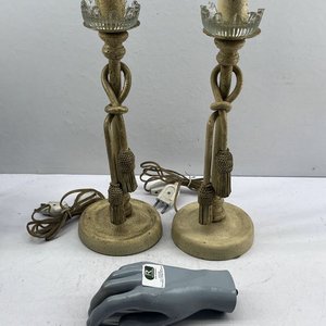 Lote anterior: Par de Lámparas de Mesa Vintage con Detalle de Nudos y Borlas