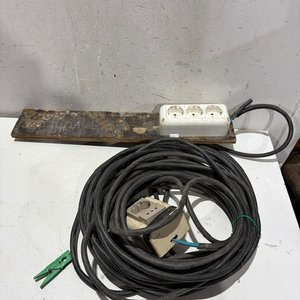 Lote anterior: Dos alargues de cable de varios metros