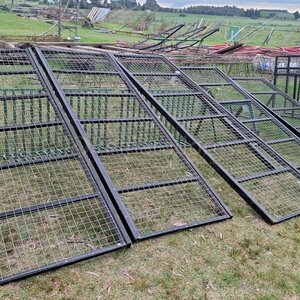 Lote siguiente: Paneles Metálicos de Malla para Cercado o Construcción