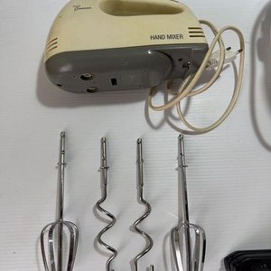 Lote de Electrodomésticos: Tostadora Cuori, Batidora Manual, Jarra Eléctrica Fantástico y Sandwichera - imagen 2