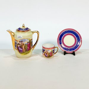 Juego de Café de Porcelana Beige con Damas y Guardas Multicolores - imagen 4
