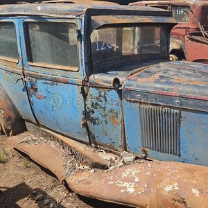 Lote siguiente: Automóvil Antiguo Azul para Restaurar