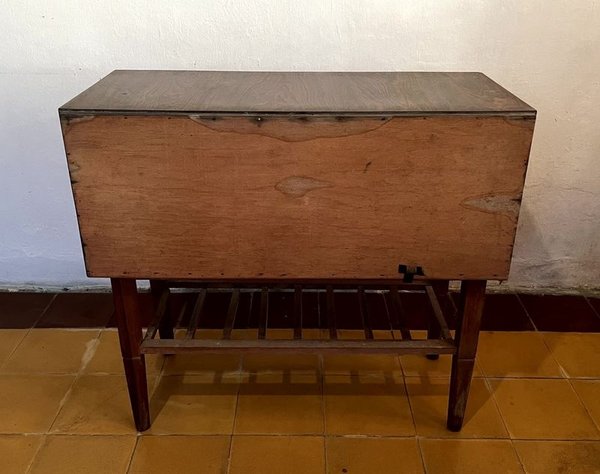 Mueble Aparador de Estilo Escandinavo con dos Puertas Volcables y Estante Inferior de Varilla - imagen 4