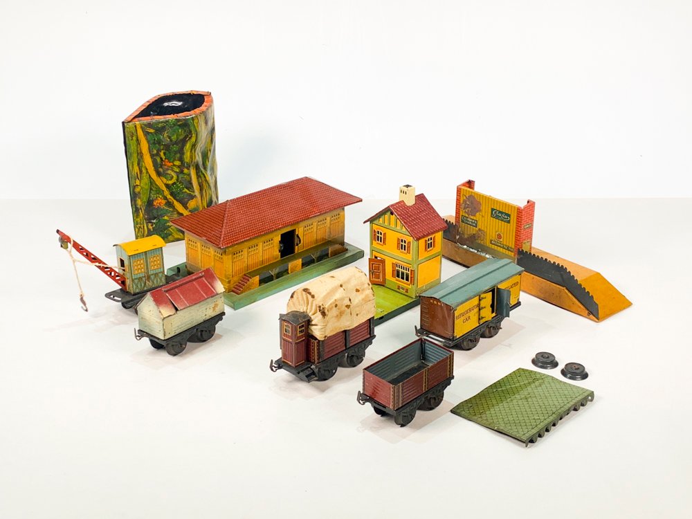 Lote siguiente: Juego de estación de tren en miniatura