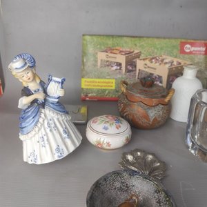 Lote Variado: Figura de Porcelana, Pipa, Recipientes y Más - imagen 4