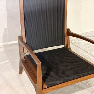 Lote siguiente: Par de Poltronas Reclinables de Exterior en Madera y Cuerda Náutica Negra