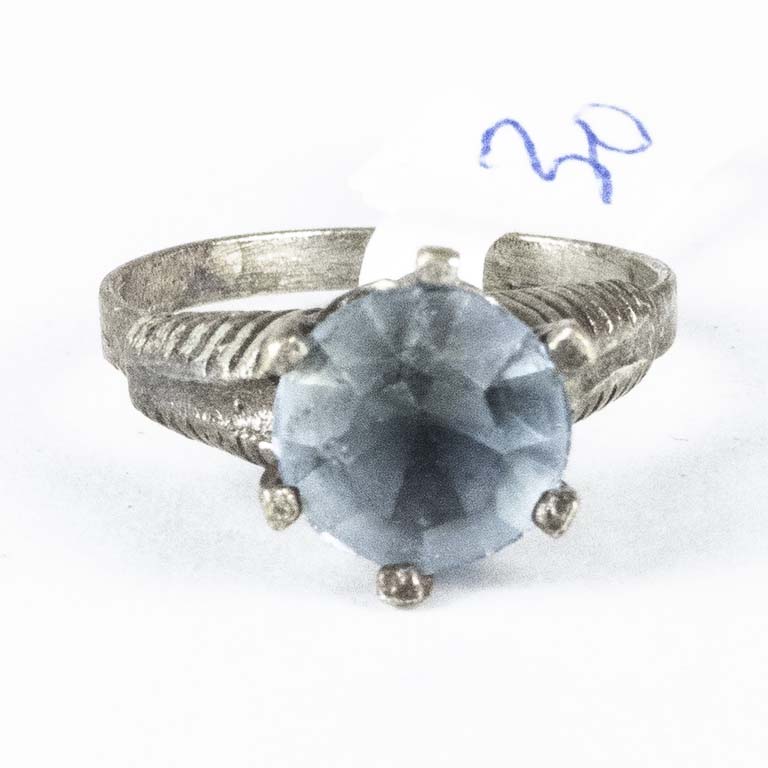 Lote siguiente: Anillo de plata con diseño floral - Buen estado