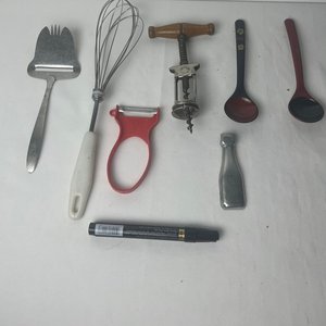 Set de 7 Utensilios de Cocina Antiguos: Batidor, Espátula, Destapador y Más - imagen 5