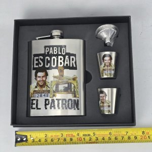 Set de Petaca y 2 Vasos "El Patrón" - imagen 5