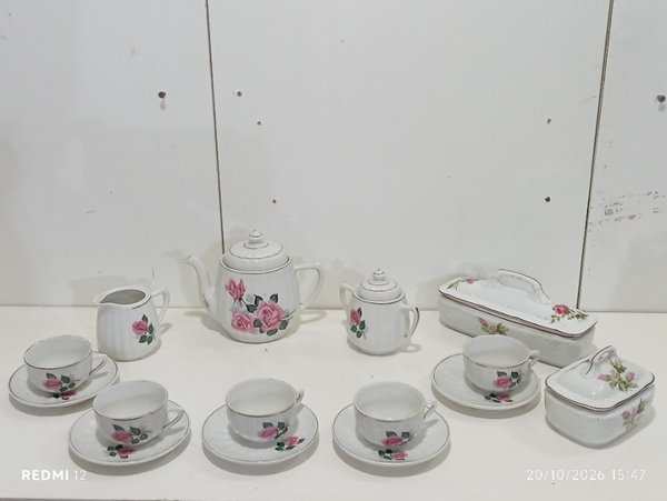 Conjunto de Cerámica con Motivos Florales: Tetera, Lechera, Azucarera y Más - imagen 1