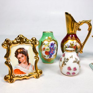 Lote de 9 Piezas Miniatura en Porcelana Limoges: Cuadros, Torre Eiffel, Jarra y Tetera - imagen 3