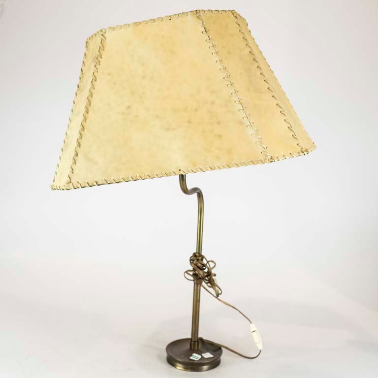Lámpara de bronce y pantalla para iluminación