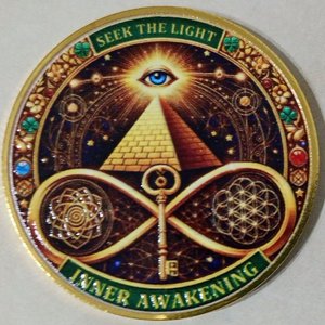 Medalla Coleccionista Esotérica "Inner Awakening" con Símbolos Masónicos y Geometría Sagrada - imagen 1