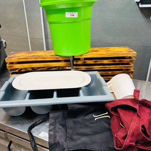 Lote de Cocina: Escurridor Verde, Tablas de Madera, Fuente y Delantales - imagen 1