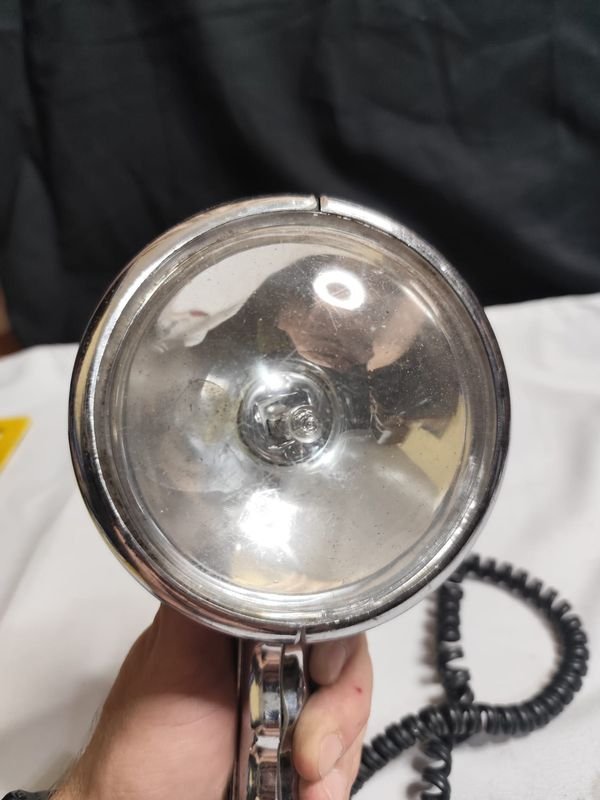 Lote anterior: Faro Piloto Antiguo para Auto con Enchufe y Base de Metal