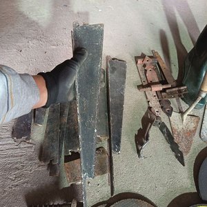 Lote de Discos de Corte, Mensulas, Herramientas y Botas de Goma - imagen 5