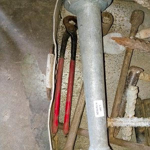 Caja de Chapa con Herramientas Varias y Elementos de Metal - imagen 3