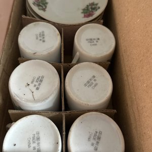 Lote siguiente: Juego de Tazas y Platos de Café de Porcelana China