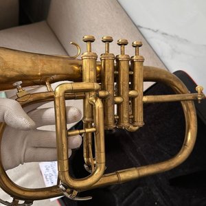 Fliscorno de 4 pistones SAI Musicals India con estuche - imagen 4