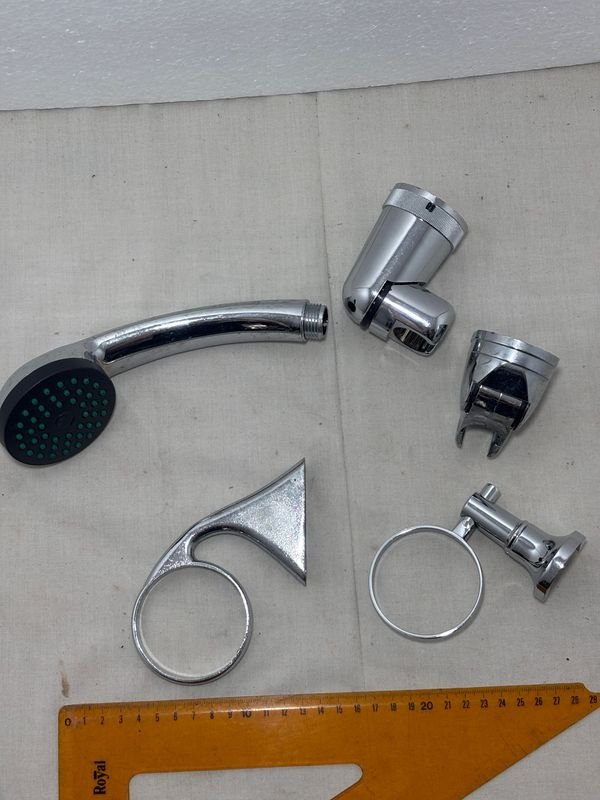 Accesorios de Baño Cromados: Portarrollo, Aro Toallero y Soporte de Ducha - imagen 1