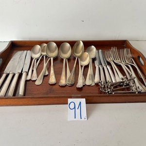 Lote anterior: Set de 35 Cubiertos de Alpaca con Baño de Plata