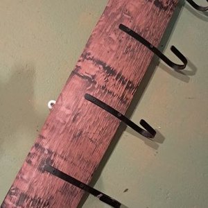 Perchero Rústico de Madera de Roble de Barril con Ganchos de Hierro - imagen 1