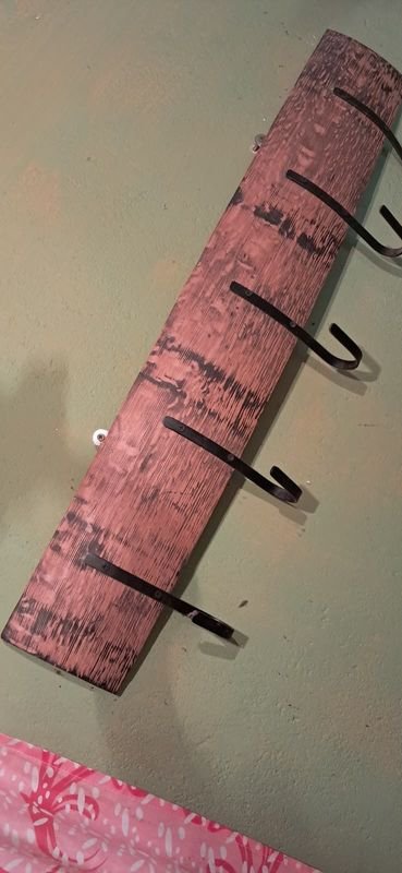 Perchero Rústico de Madera de Roble de Barril con Ganchos de Hierro